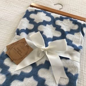 NWT - Bamboo Quatrefoil Baby Blanket 💙